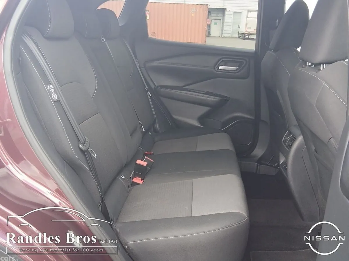 Nissan Qashqai MPV, Petrol, 2023, Red