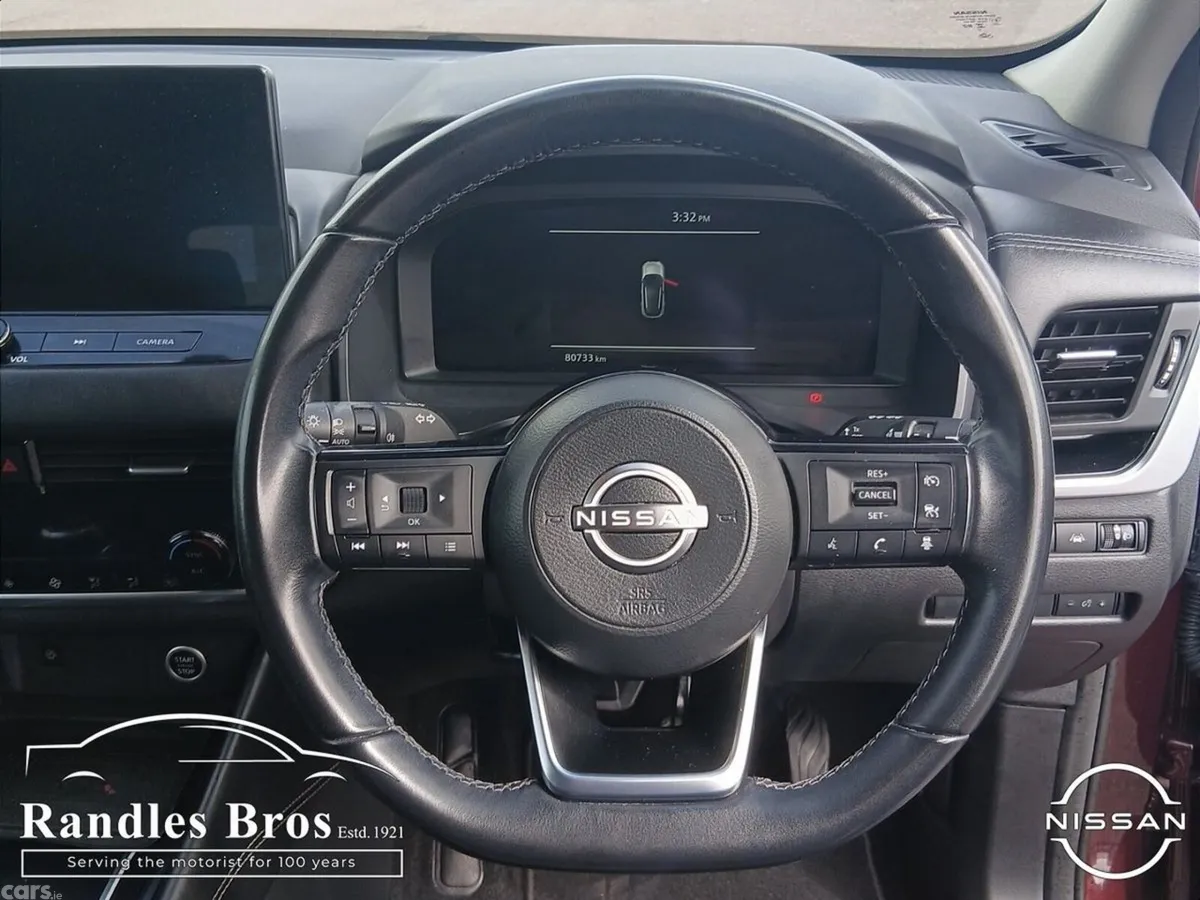 Nissan Qashqai MPV, Petrol, 2023, Red