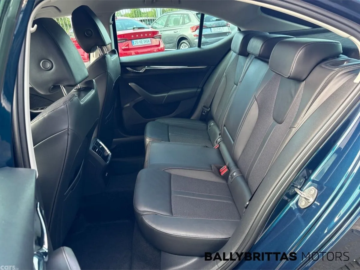 Skoda Octavia Saloon, Diesel, 2024, Blue