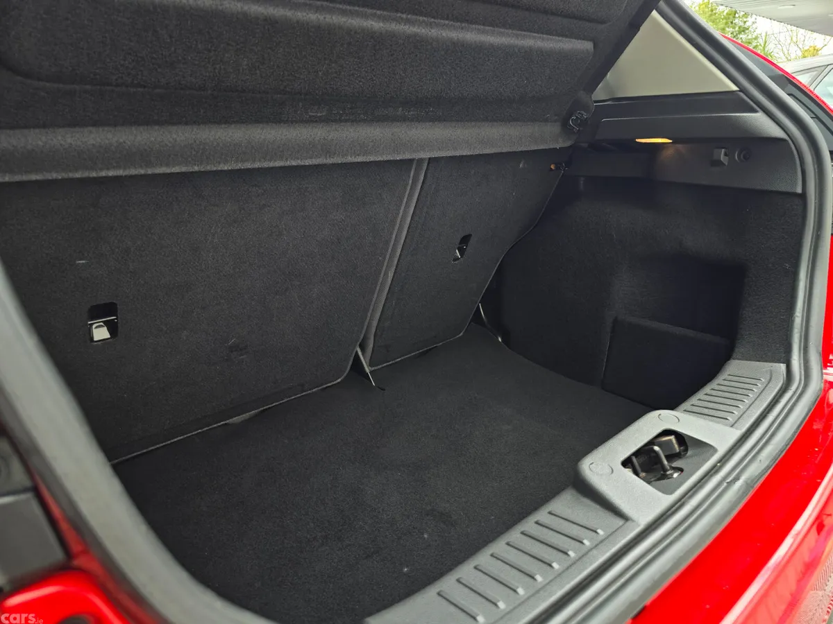 Ford Fiesta Hatchback, Petrol, 2015, Red