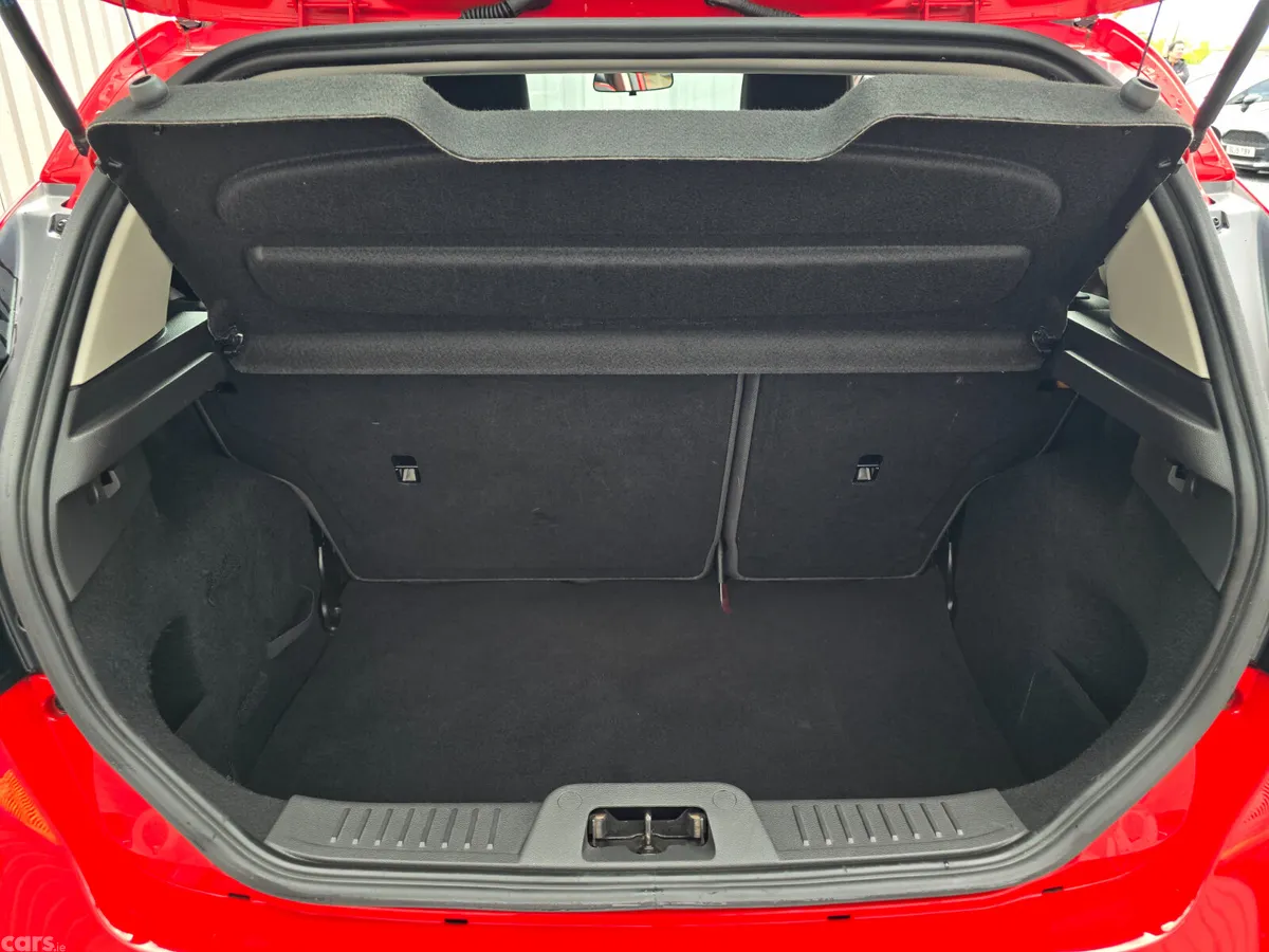 Ford Fiesta Hatchback, Petrol, 2015, Red