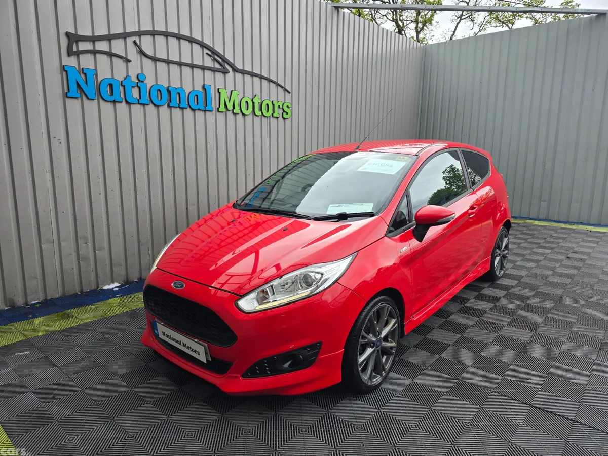 Ford Fiesta Hatchback, Petrol, 2017, Red
