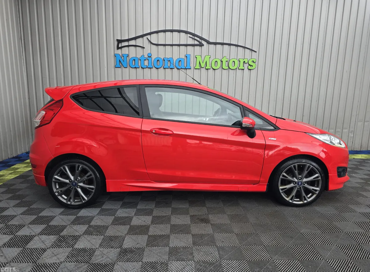 Ford Fiesta Hatchback, Petrol, 2017, Red