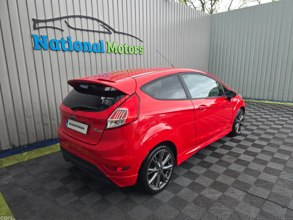 Ford Fiesta Hatchback, Petrol, 2017, Red