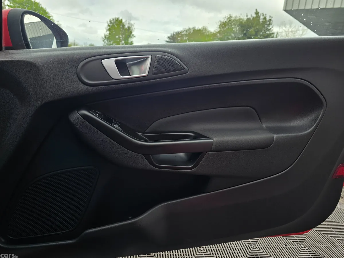 Ford Fiesta Hatchback, Petrol, 2017, Red