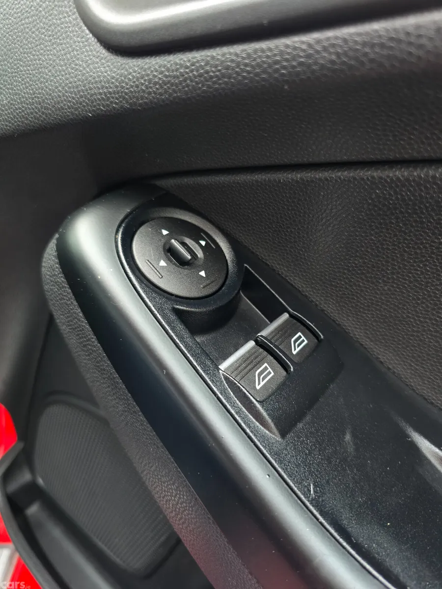 Ford Fiesta Hatchback, Petrol, 2017, Red