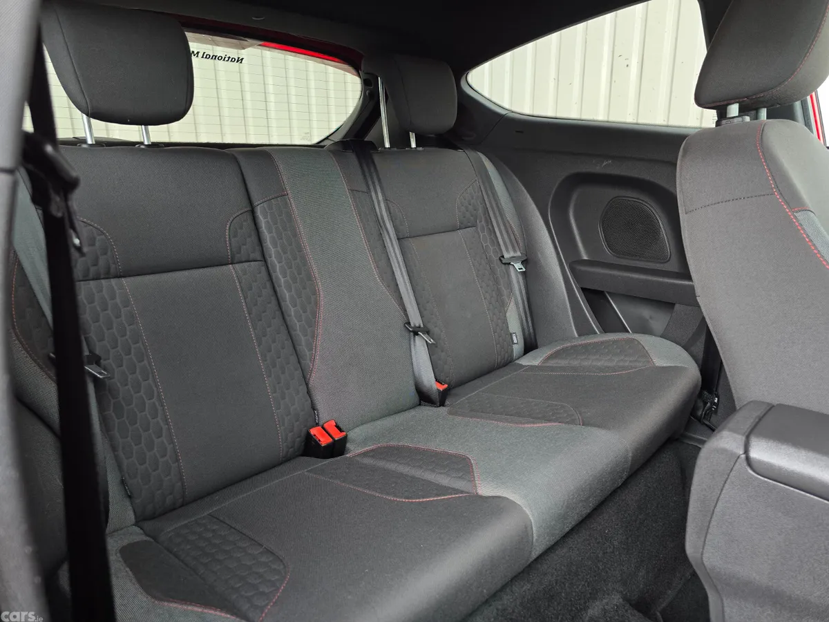 Ford Fiesta Hatchback, Petrol, 2017, Red