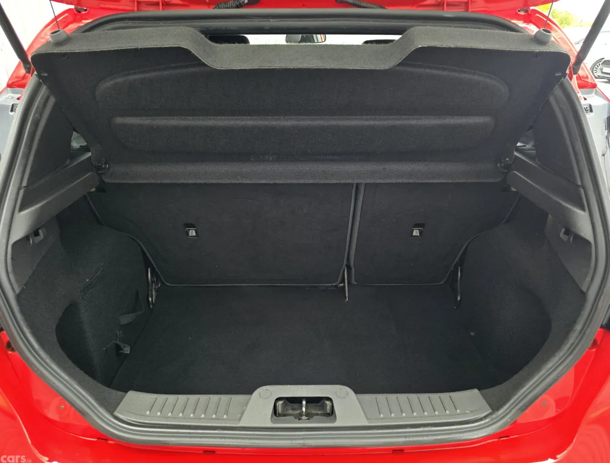 Ford Fiesta Hatchback, Petrol, 2017, Red
