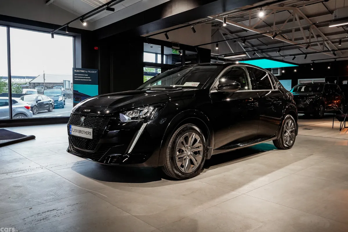 Peugeot 208 Hatchback, Electric, 2023, Black