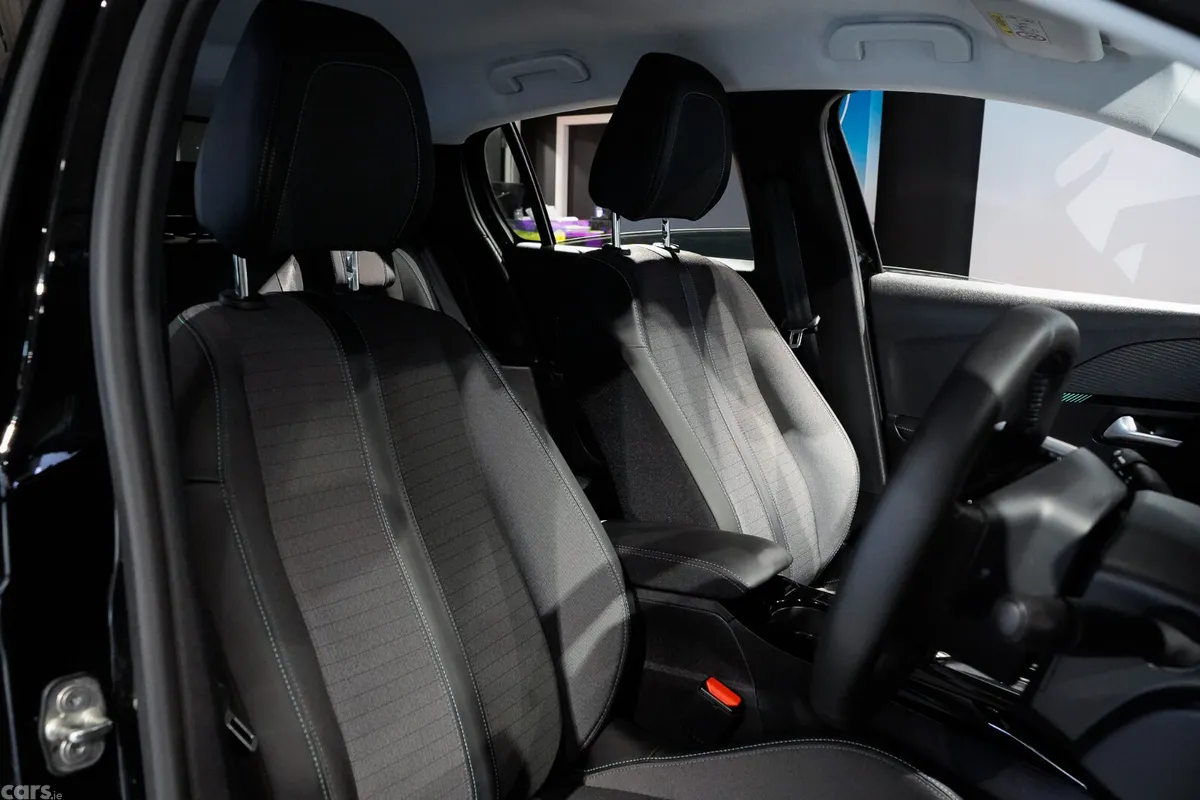 Peugeot 208 Hatchback, Electric, 2023, Black