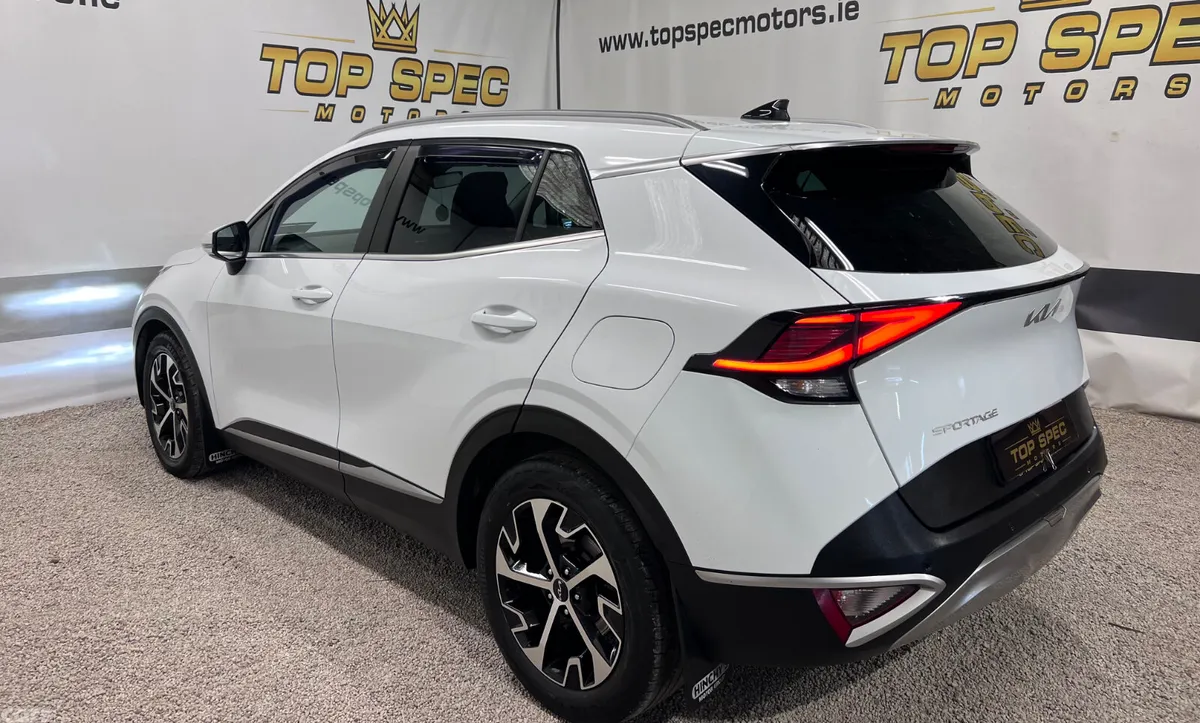 Kia Sportage SUV, Diesel Hybrid, 2023, White