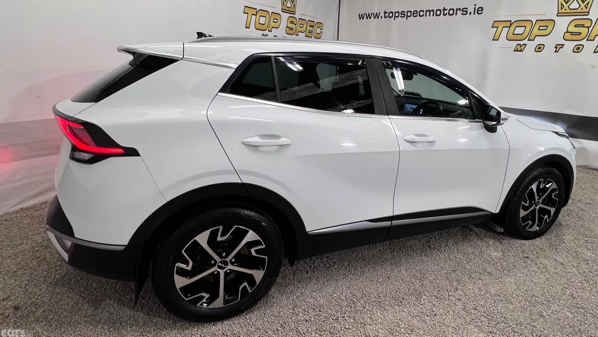 Kia Sportage SUV, Diesel Hybrid, 2023, White