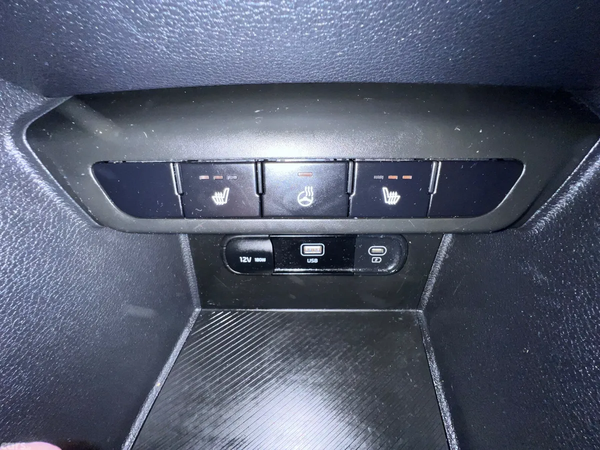 Kia Sportage SUV, Diesel Hybrid, 2023, White