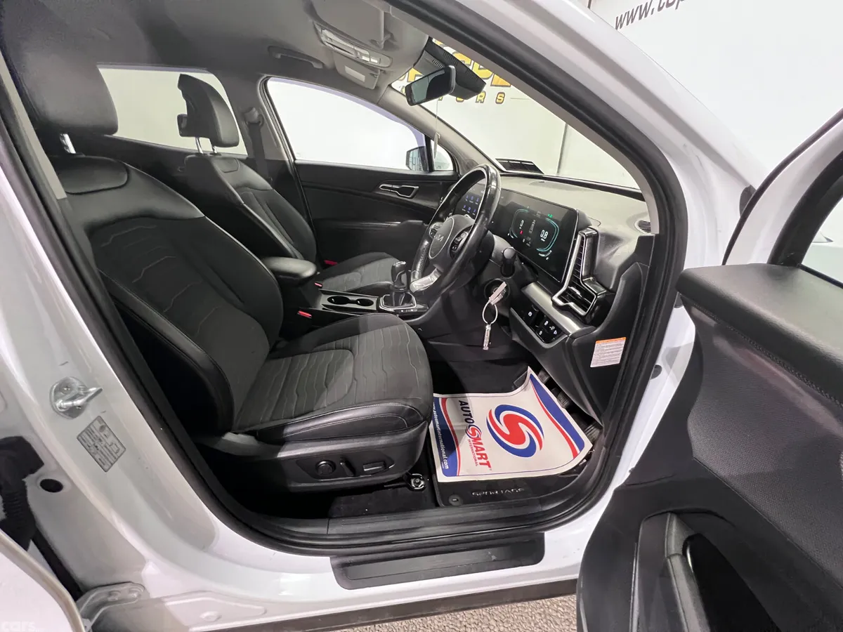 Kia Sportage SUV, Diesel Hybrid, 2023, White