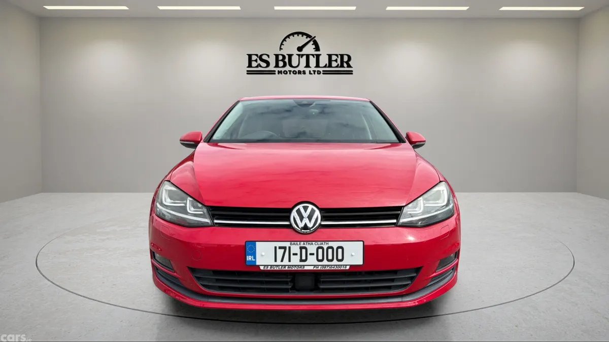 Volkswagen Golf Hatchback, Petrol, 2017, Red