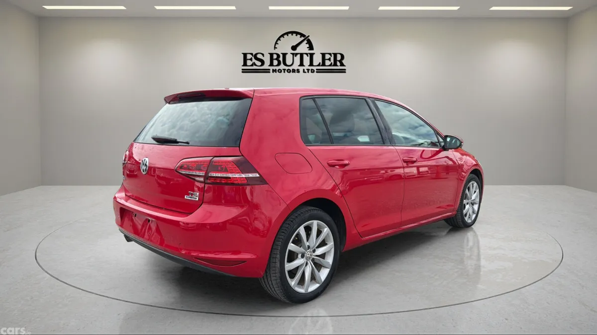 Volkswagen Golf Hatchback, Petrol, 2017, Red