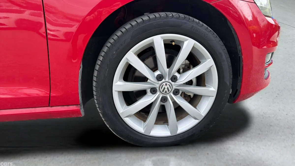 Volkswagen Golf Hatchback, Petrol, 2017, Red