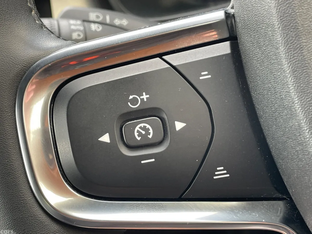 Volvo XC40 SUV, Petrol Plug-in Hybrid, 2023, Grey