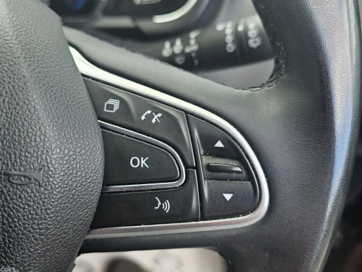 Renault Grand Scenic Hatchback, Diesel, 2020, Red