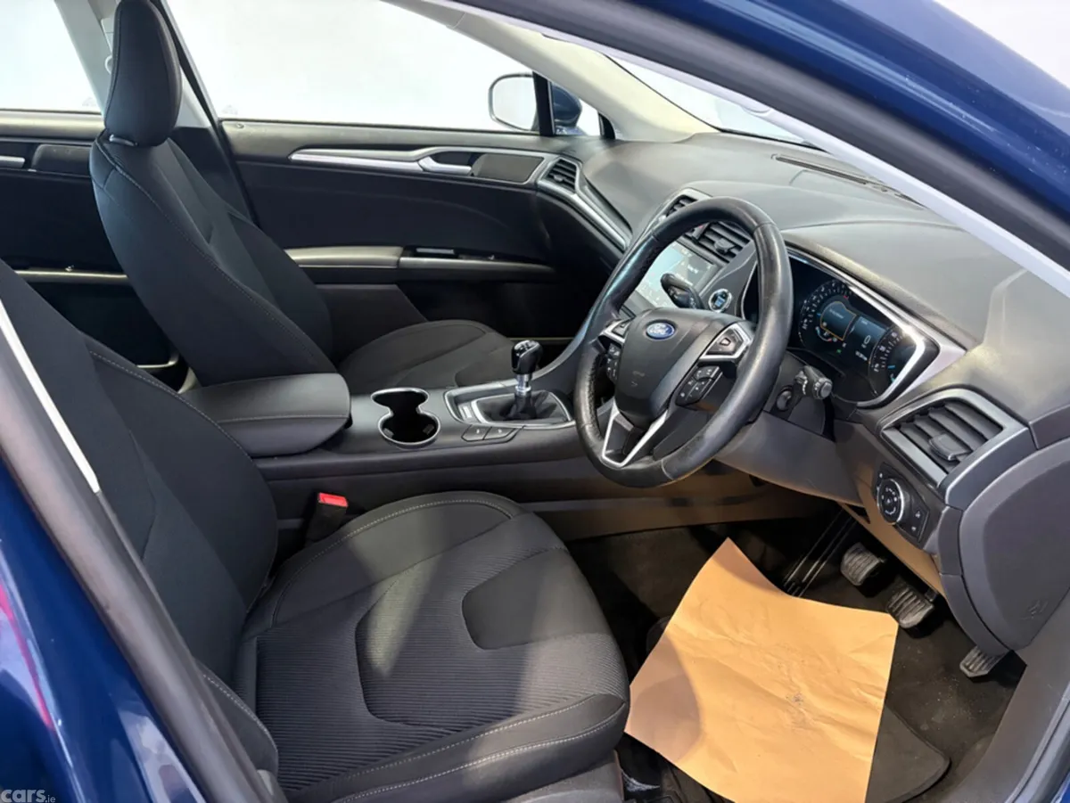 Ford Mondeo Hatchback, Diesel, 2017, Blue