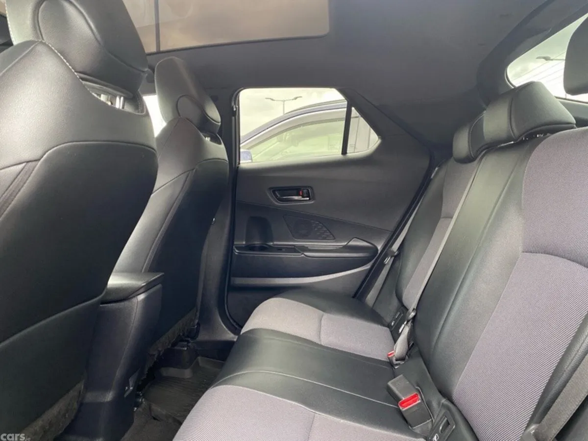 Toyota C-HR SUV, Petrol Hybrid, 2024, Grey