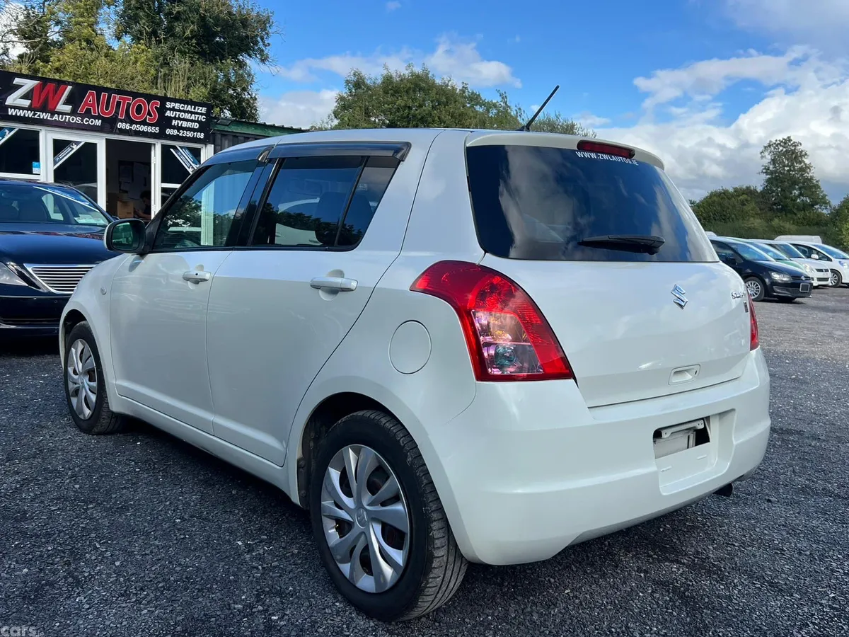 Suzuki Swift Hatchback, Petrol, 2010, White