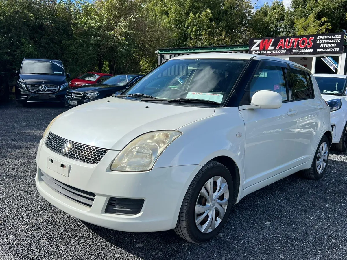 Suzuki Swift Hatchback, Petrol, 2010, White