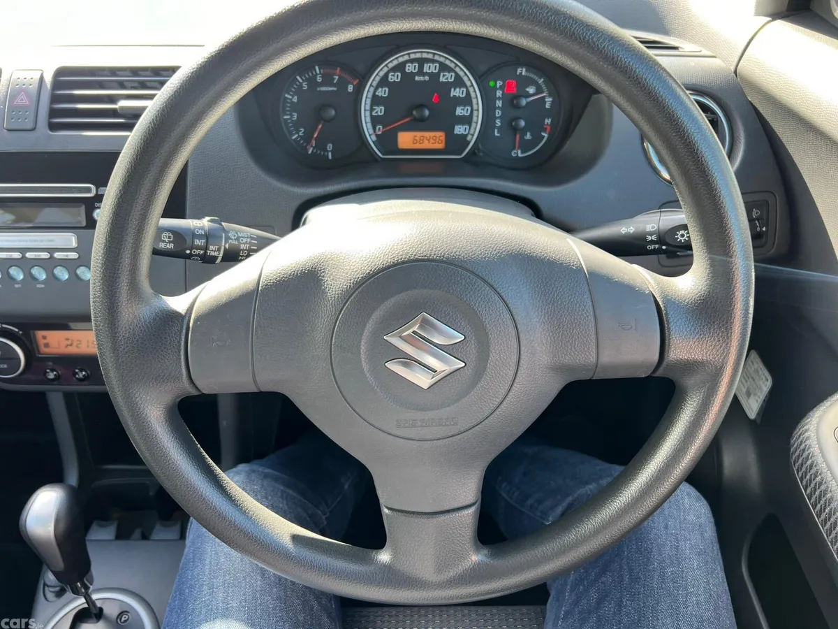 Suzuki Swift Hatchback, Petrol, 2010, White