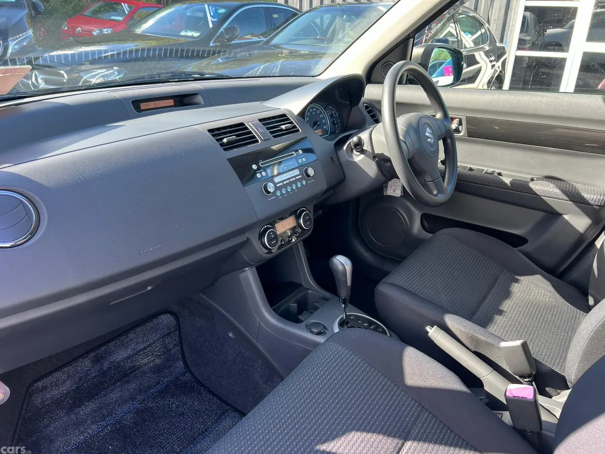 Suzuki Swift Hatchback, Petrol, 2010, White
