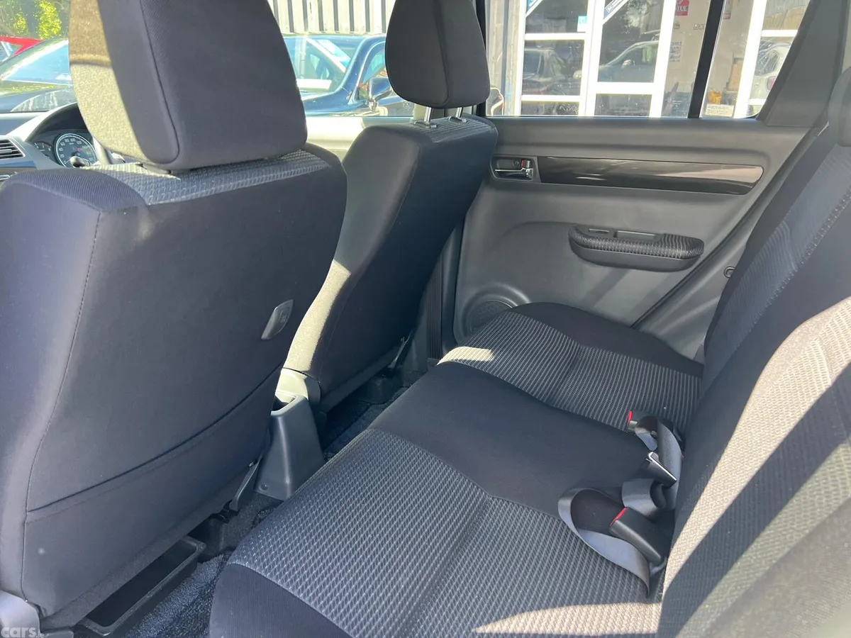 Suzuki Swift Hatchback, Petrol, 2010, White
