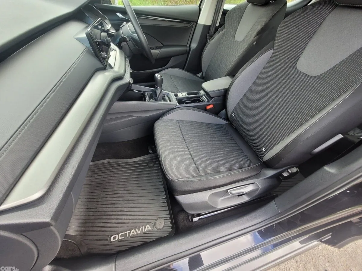 Skoda Octavia Saloon, Diesel, 2024, Black