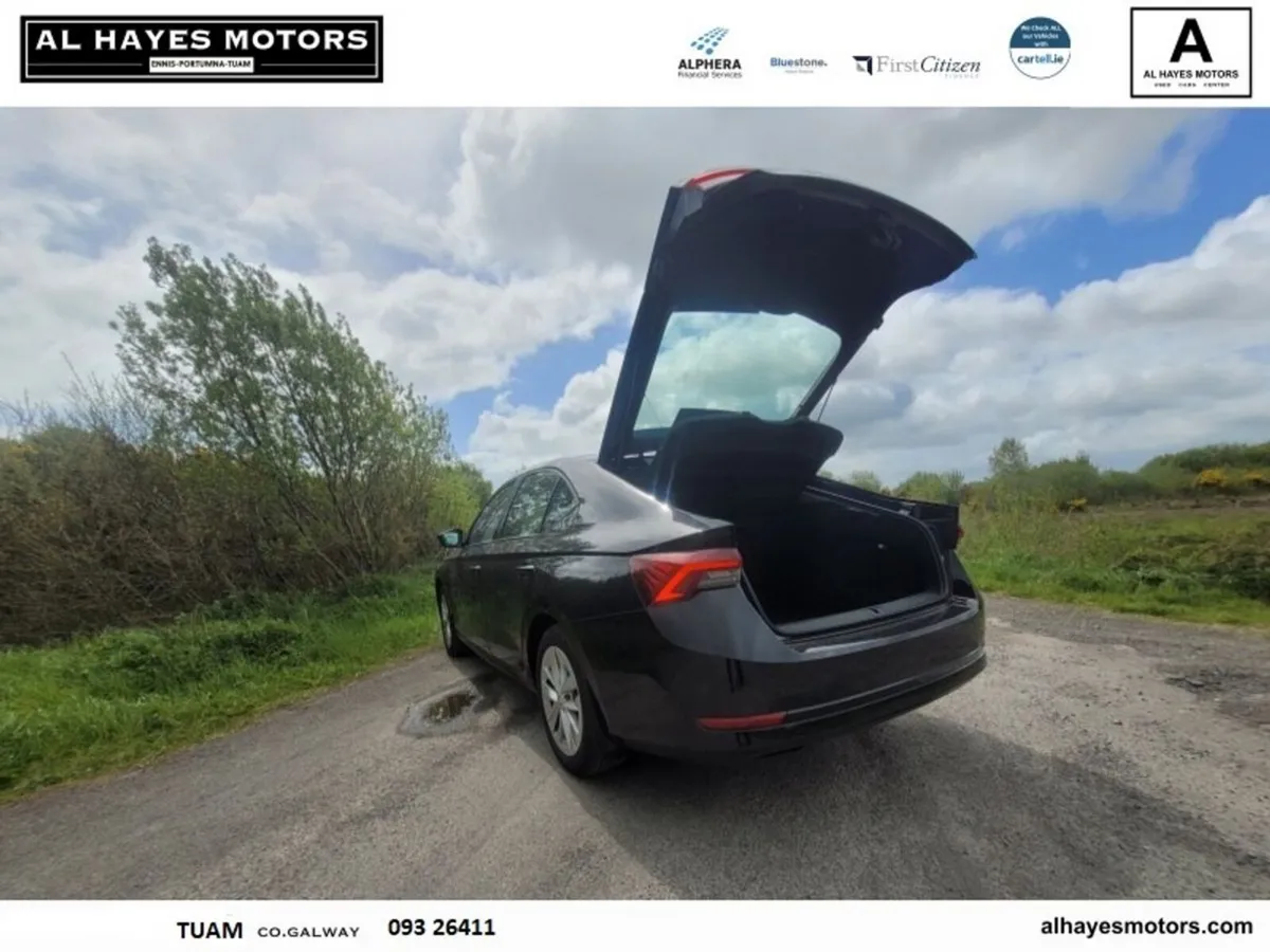 Skoda Octavia Saloon, Diesel, 2024, Black