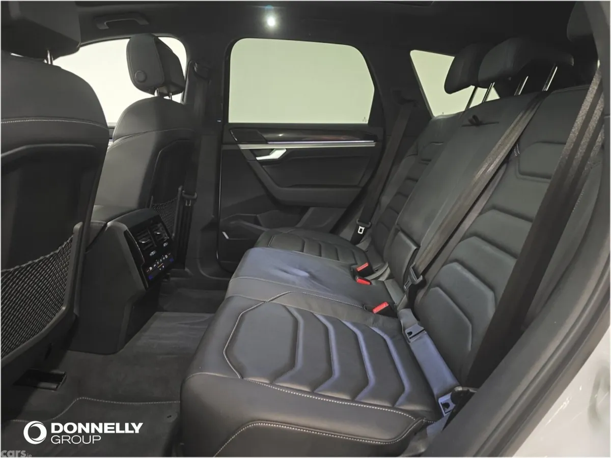 Volkswagen Touareg Estate, Diesel, 2023, White
