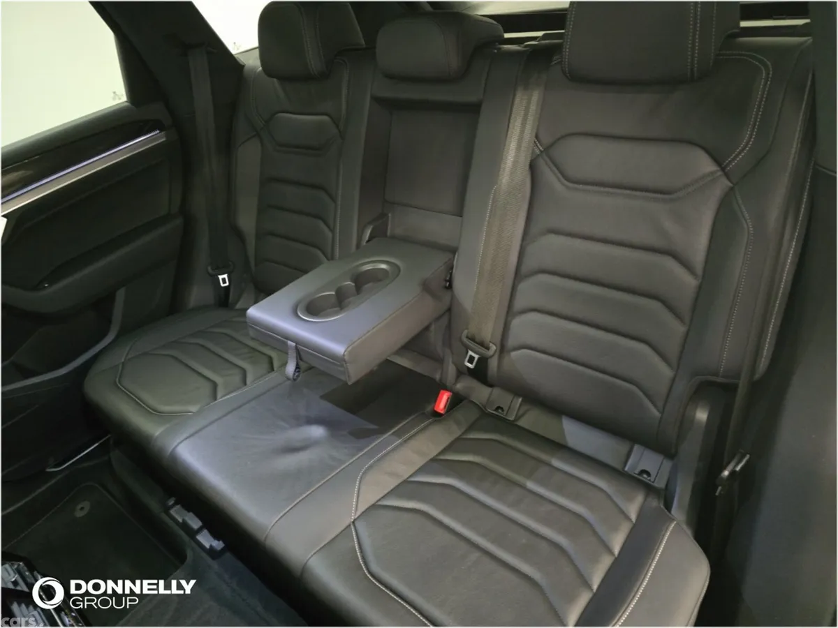 Volkswagen Touareg Estate, Diesel, 2023, White
