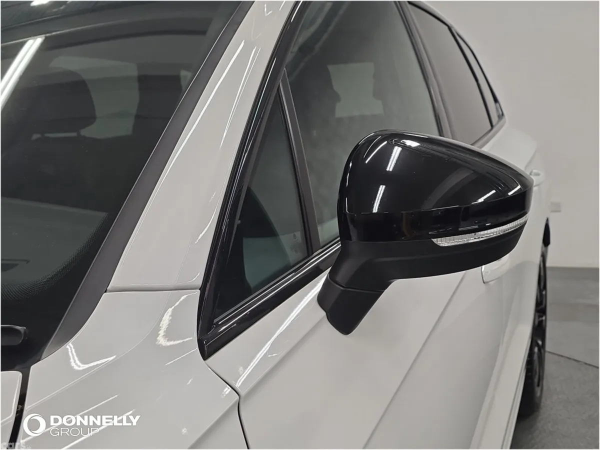 Volkswagen Touareg Estate, Diesel, 2023, White