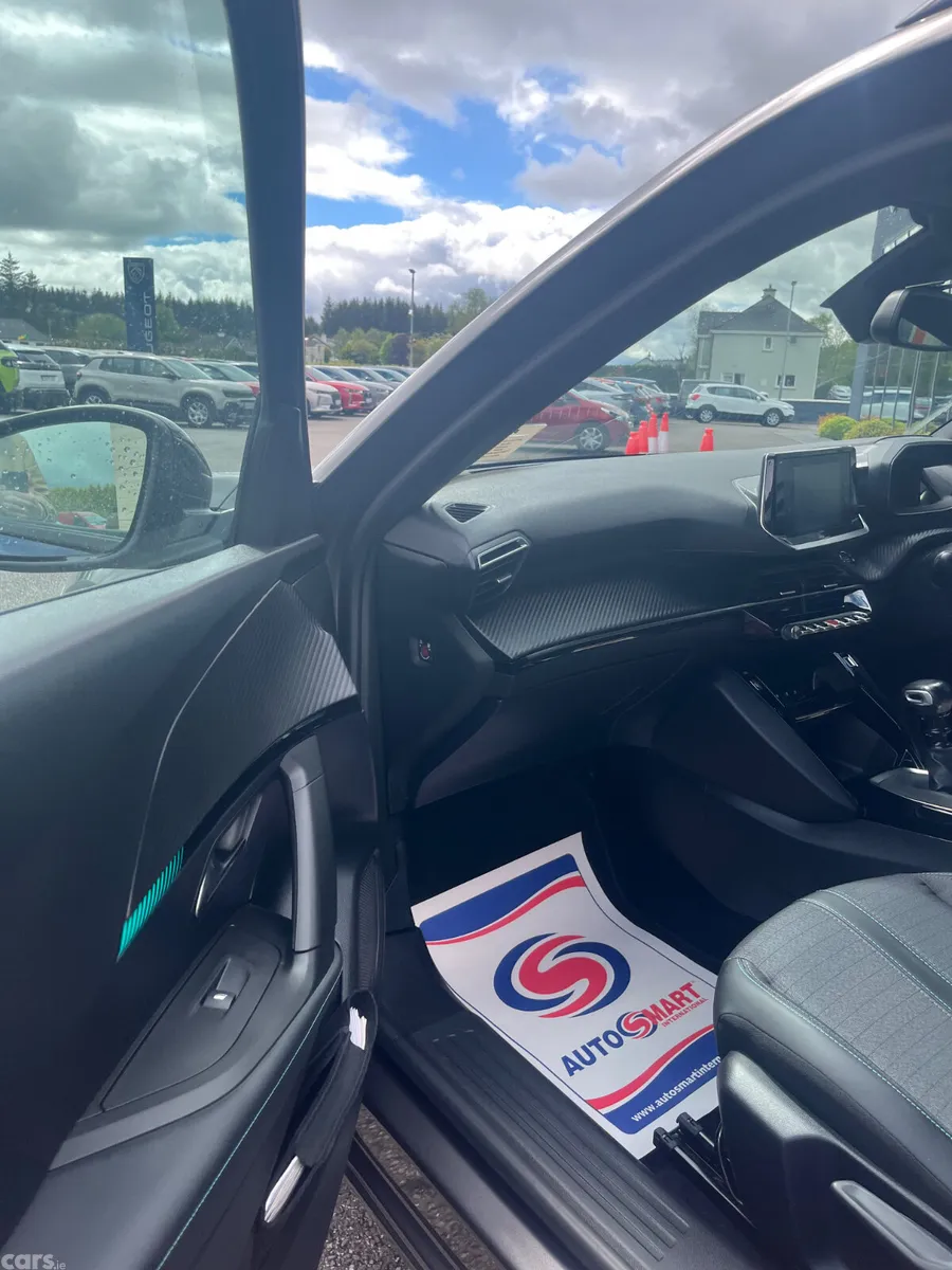 Peugeot 2008 MPV, Petrol, 2023, Grey