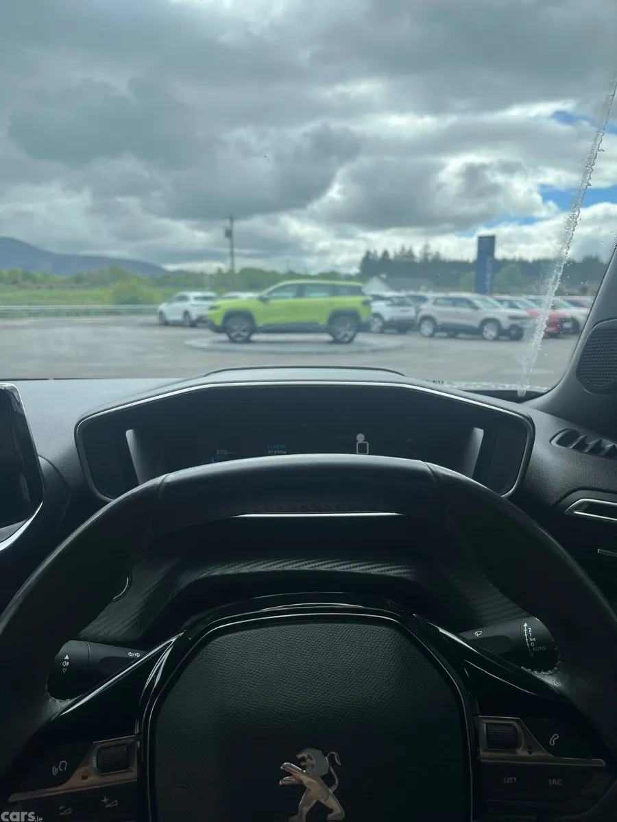 Peugeot 2008 MPV, Petrol, 2023, Grey