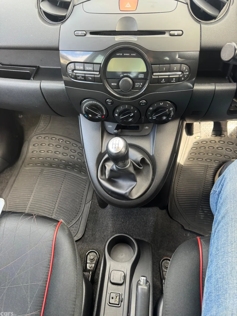 Mazda Mazda2 Hatchback, Petrol, 2015, White