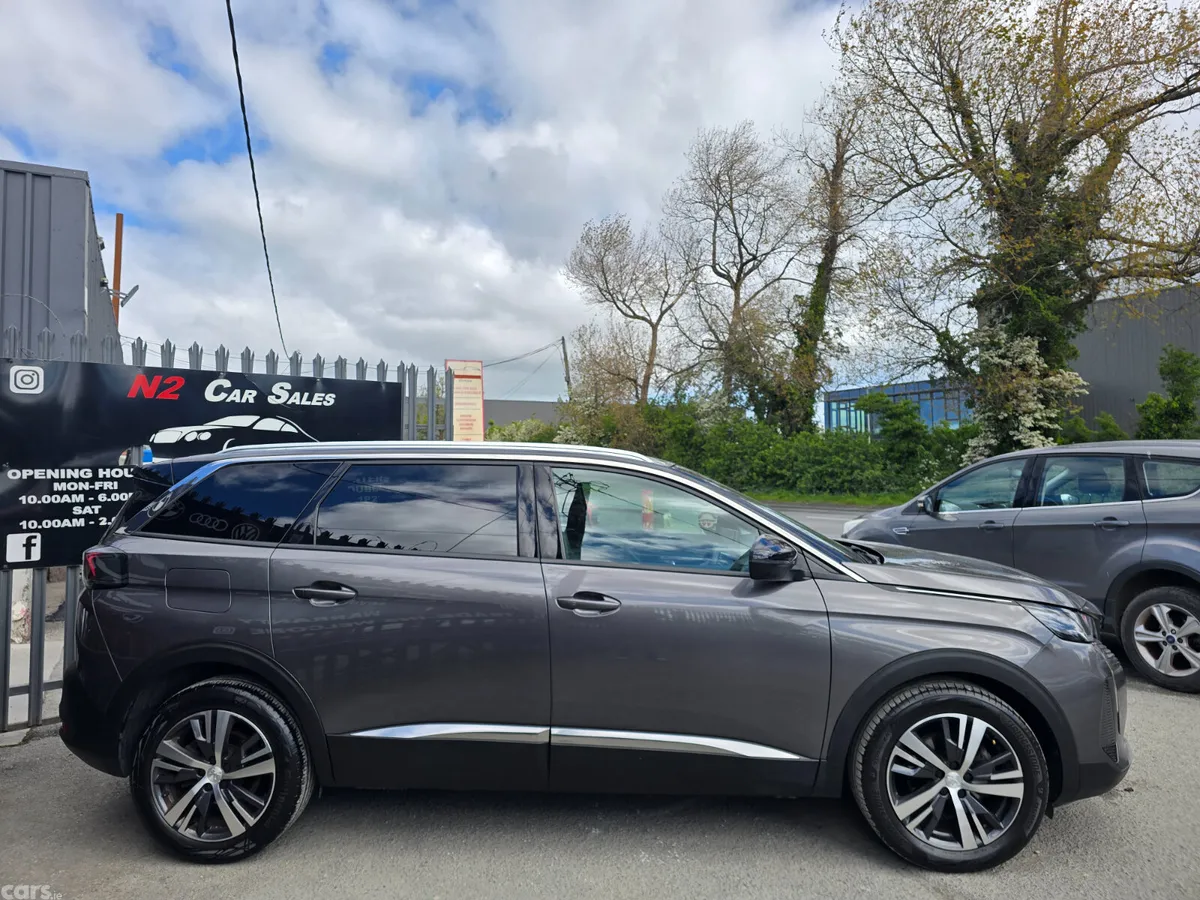 Peugeot 5008 MPV, Petrol, 2022, Grey
