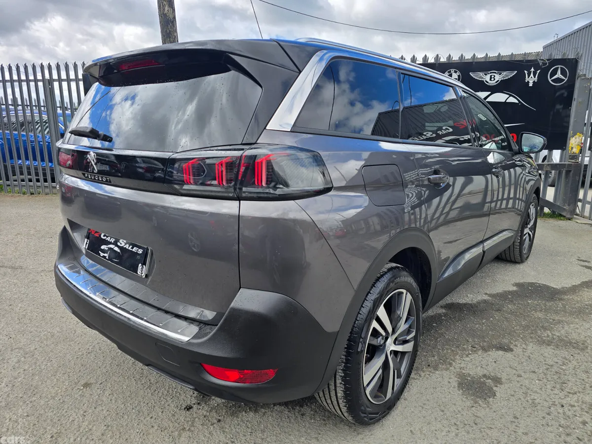 Peugeot 5008 MPV, Petrol, 2022, Grey