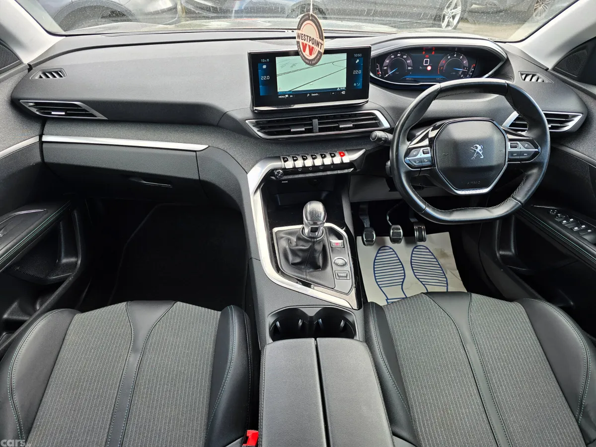 Peugeot 5008 MPV, Petrol, 2022, Grey