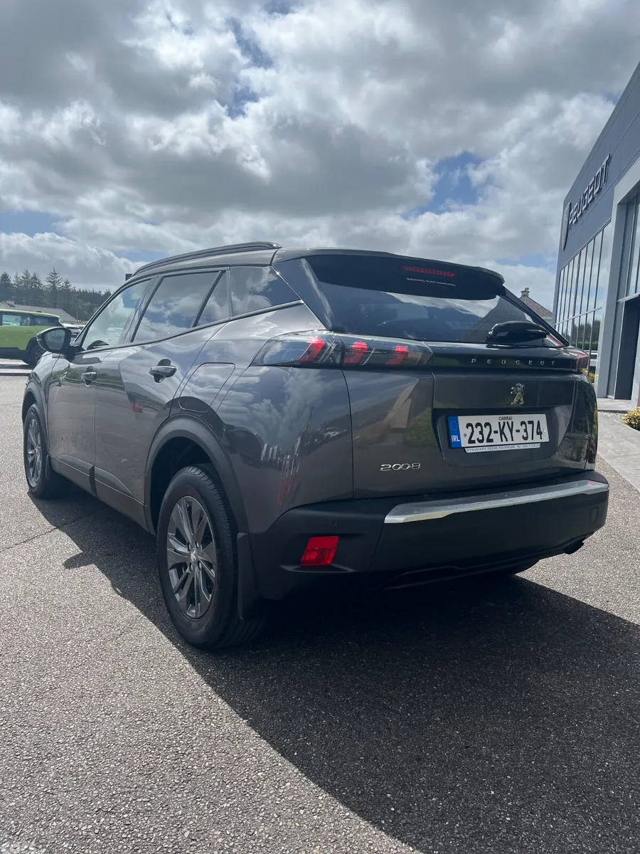 Peugeot 2008 MPV, Petrol, 2023, Grey