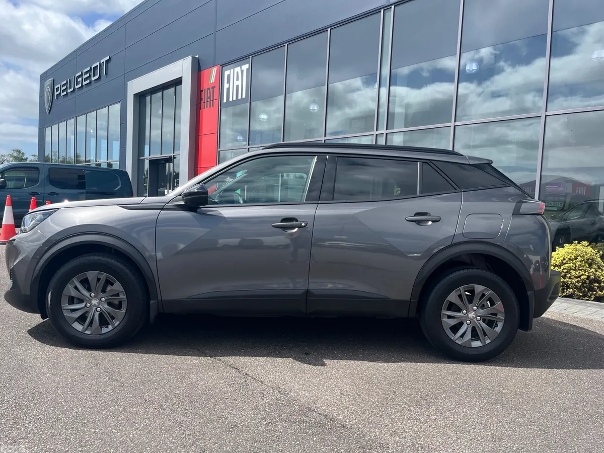 Peugeot 2008 MPV, Petrol, 2023, Grey