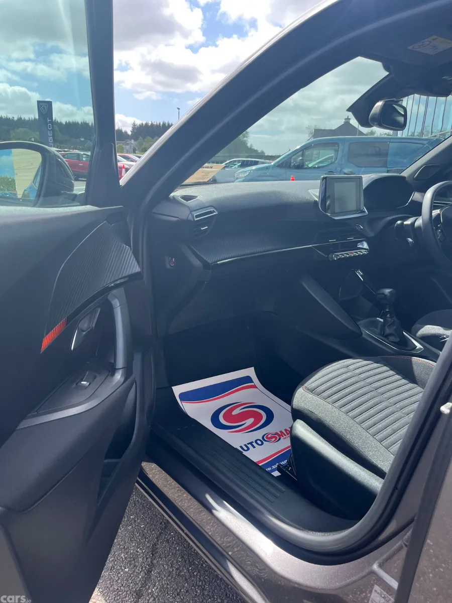Peugeot 2008 MPV, Petrol, 2023, Grey
