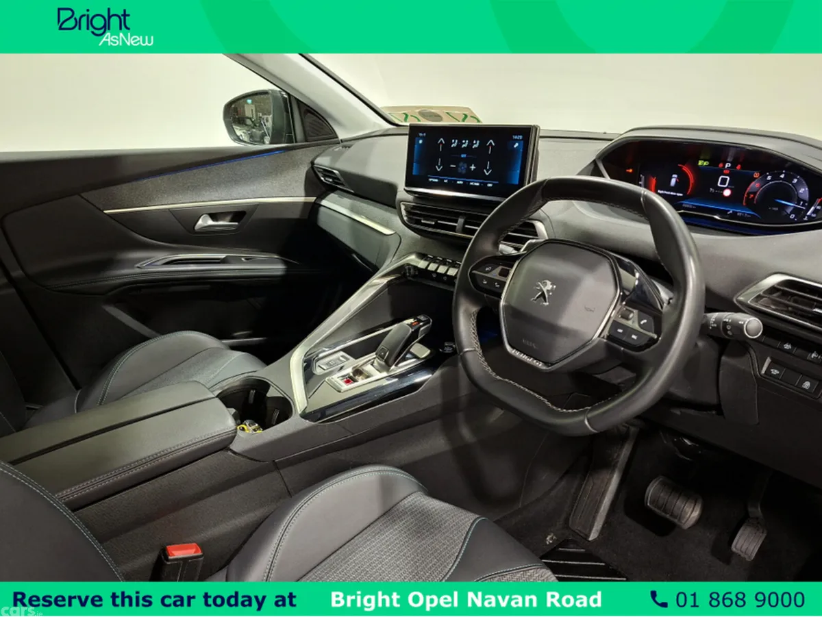 Peugeot 3008 MPV, Petrol, 2022, Red