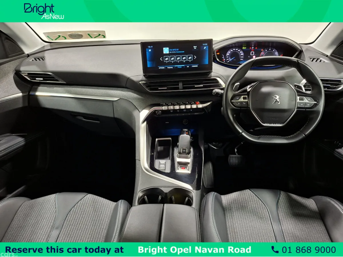 Peugeot 3008 MPV, Petrol, 2022, Red
