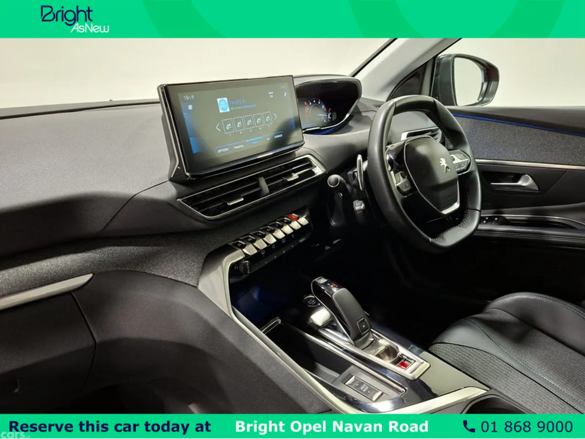 Peugeot 3008 MPV, Petrol, 2022, Red