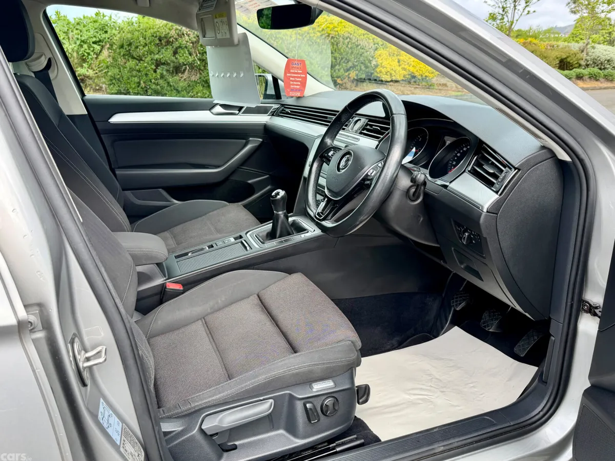 Volkswagen Passat Saloon, Diesel, 2017, Grey