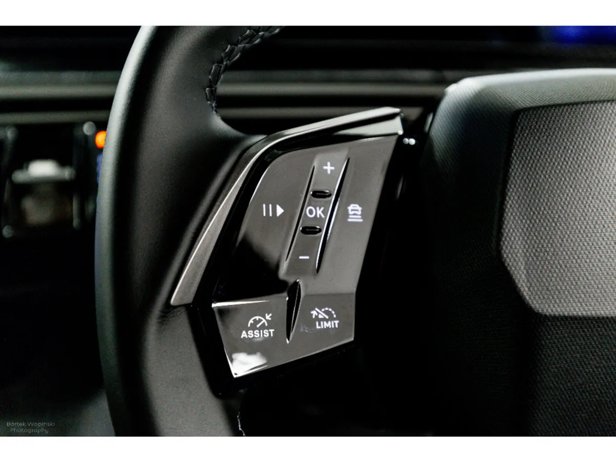 Peugeot 3008 SUV, Petrol Hybrid, 2025, White