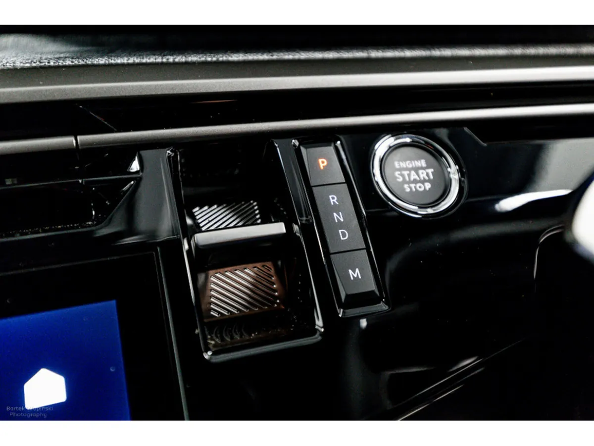 Peugeot 3008 SUV, Petrol Hybrid, 2025, White